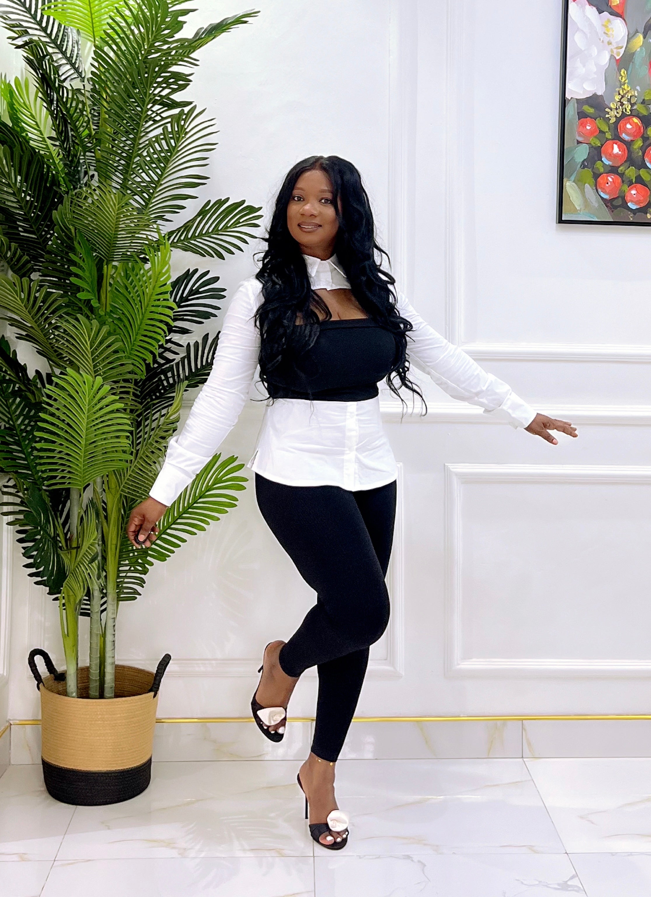 TINA WHITE/BLACK SHIRT